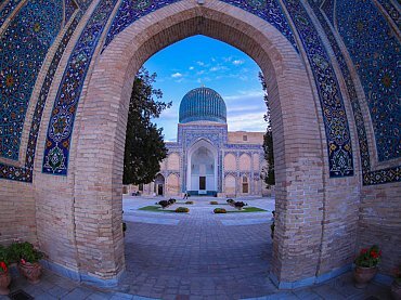 Luce sulla Via della Seta